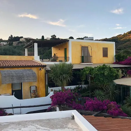 Agriturismo Casa Gialla Agroturismo *